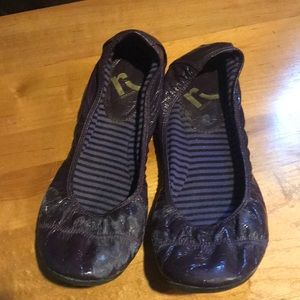 Oakley dark purple Sz 6.5 ballet slippers flats